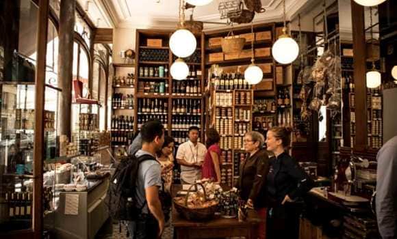 découvrez la gastronomie parisienne à travers ses restaurants emblématiques, ses spécialités culinaires et ses adresses incontournables pour savourer les meilleurs plats de paris.