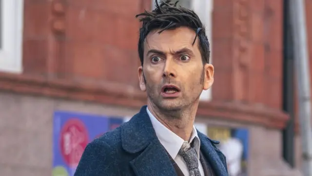 david tennant fait son grand retour dans doctor who ! découvrez tout ce qu’il faut savoir sur le comeback de l’acteur emblématique dans le rôle du célèbre seigneur du temps.