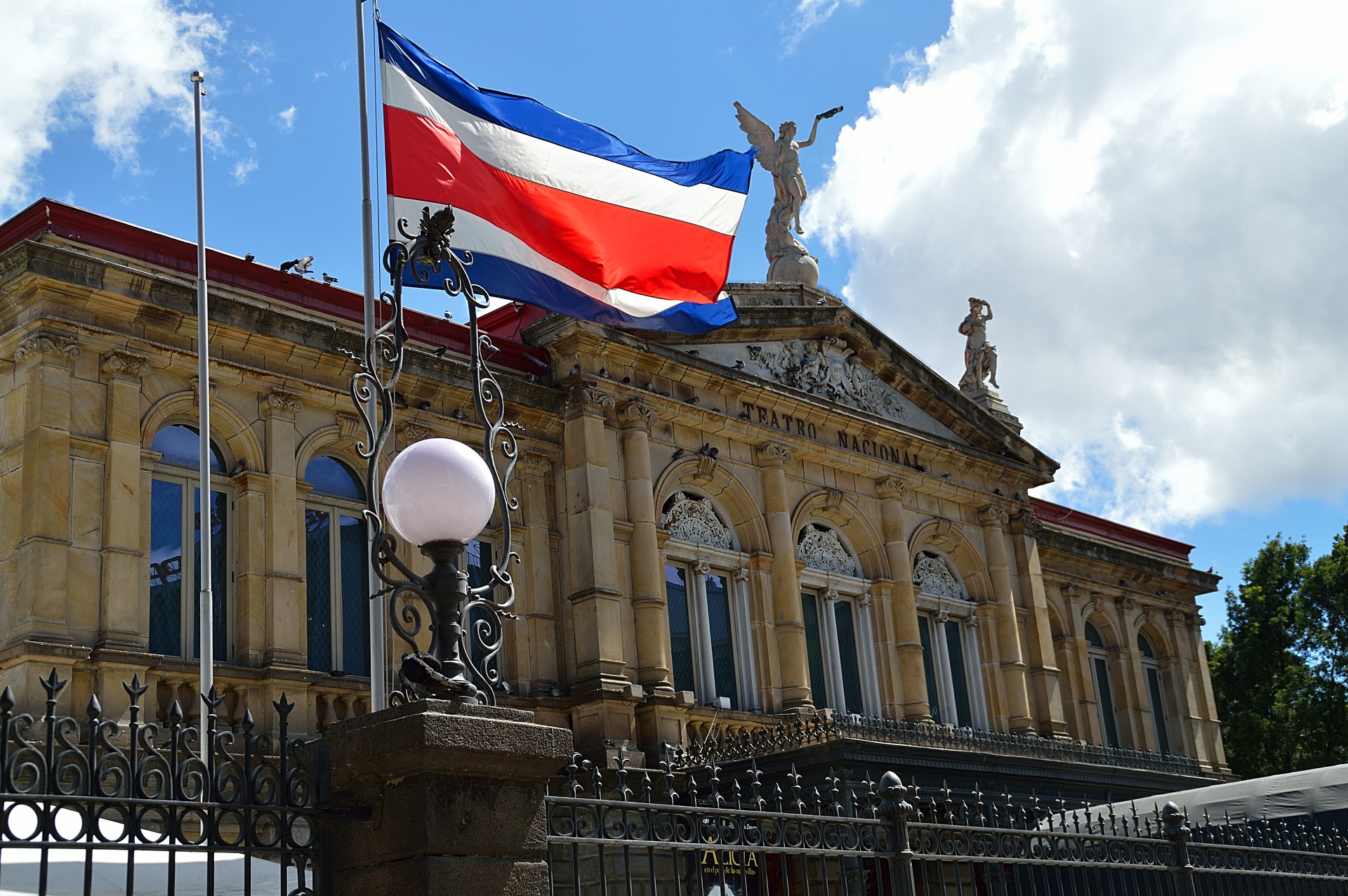 découvrez san josé, la capitale méconnue du costa rica : une ville vibrante mêlant histoire, culture et trésors cachés. idéale pour un séjour surprenant et authentique en amérique centrale !
