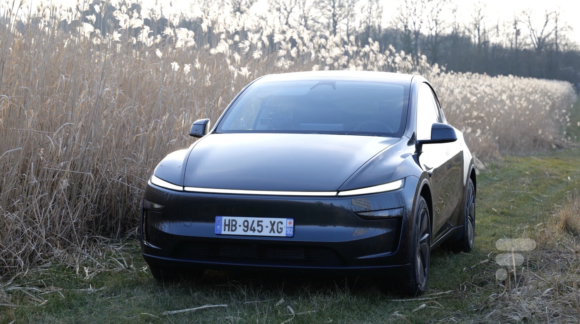 découvrez la tesla model y, une voiture high-tech alliant innovation, facilité d’utilisation et performance. profitez d’un suv électrique pensé pour votre confort et une expérience de conduite connectée.
