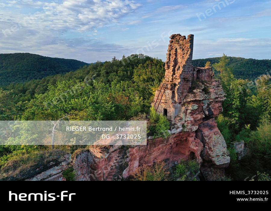 partez à la découverte des vosges avec notre sélection de 10 sites naturels incontournables. randonnées, panoramas et paysages préservés vous attendent pour une escapade unique au cœur de la nature vosgienne.