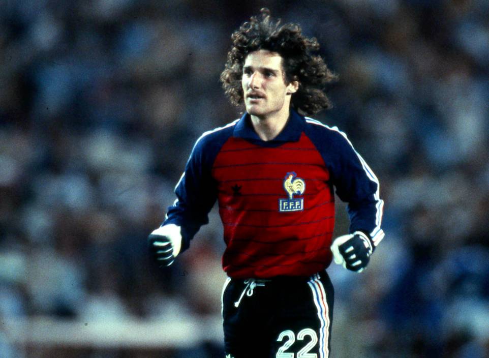 découvrez l'histoire inspirante d'un gardien héroïque lors de la coupe de france, dont les exploits et les arrêts spectaculaires ont marqué la compétition et émerveillé les fans de football.
