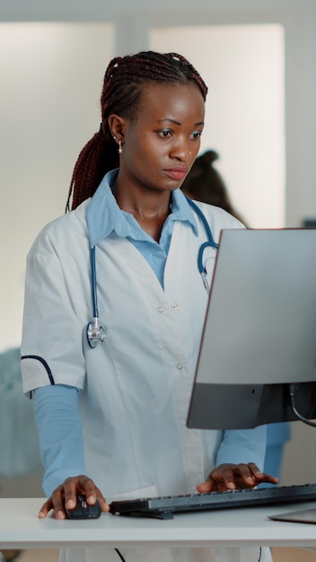 trouvez facilement un médecin généraliste près de chez vous. découvrez nos conseils et outils pour prendre rendez-vous rapidement avec le bon professionnel de santé.