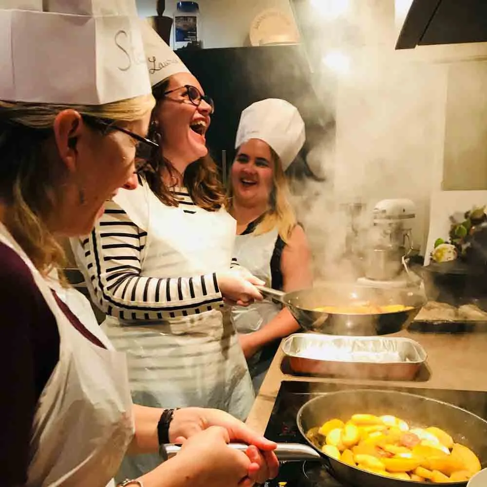participez à nos ateliers culinaires pour apprendre de nouvelles recettes, découvrir des astuces de chefs et partager un moment convivial autour de la cuisine. réservez votre place dès maintenant !