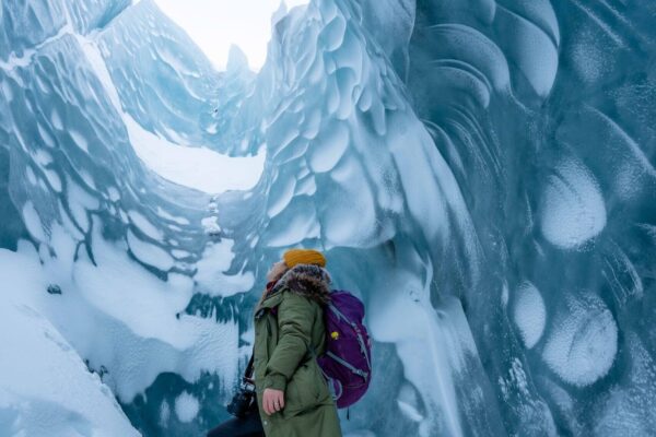 découvrez les 10 activités incontournables à faire en islande pendant l'hiver pour une expérience unique entre aurores boréales, glaciers et paysages féeriques.