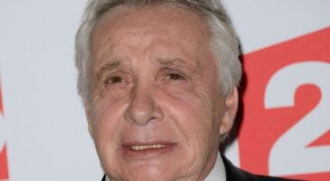 découvrez la vente exceptionnelle de la maison de michel sardou à neuilly pour 19 millions d'euros, un bien d'exception alliant luxe et élégance.