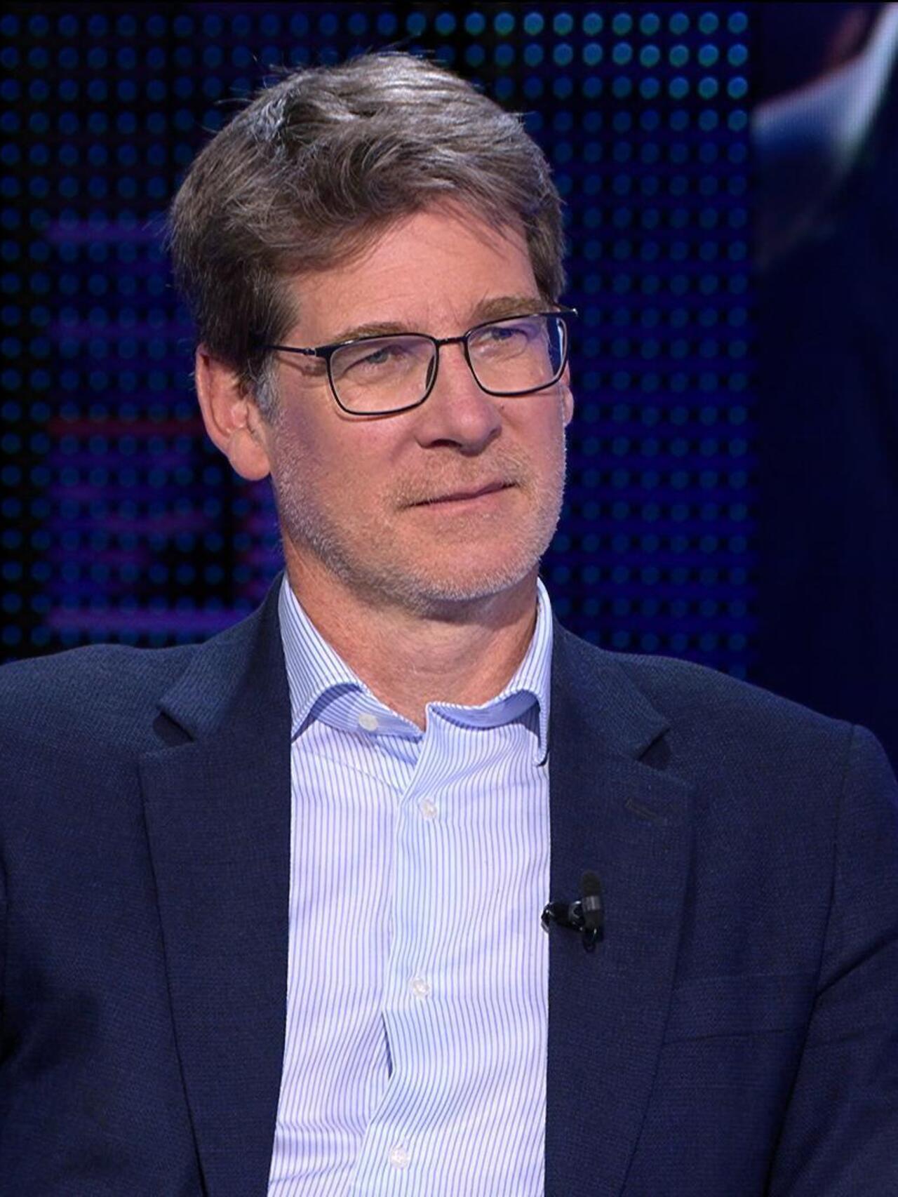 pascal canfin discute de l'avenir de l'industrie automobile sans moteurs thermiques d'ici 2035, abordant les enjeux écologiques et économiques de cette transition.