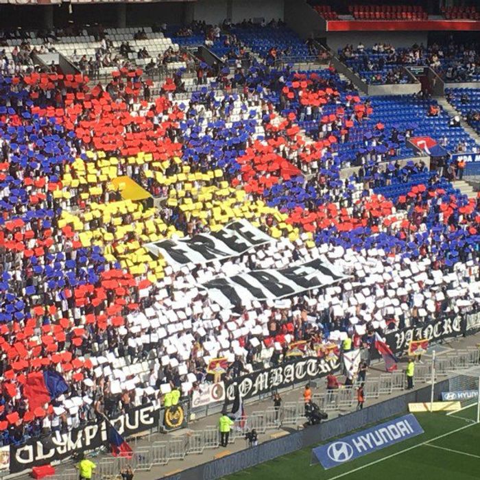 découvrez la réunion explosive des géants du foot, un événement incontournable où les meilleurs joueurs se rencontrent pour des matchs légendaires et des moments intenses.