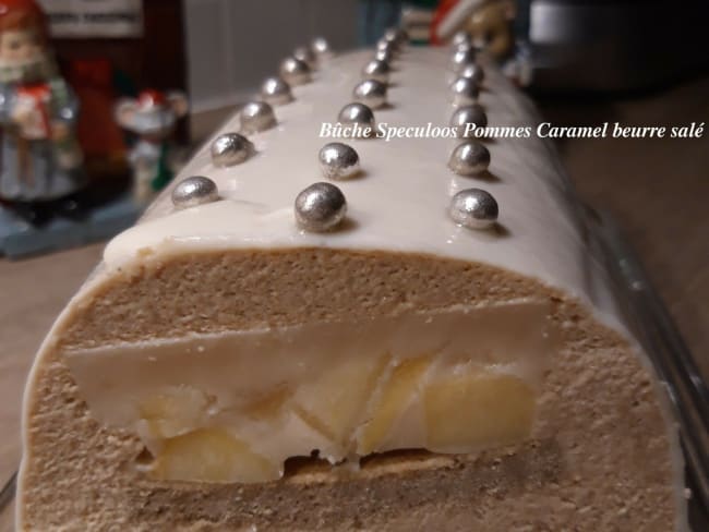 découvrez notre délicieuse bûche pomme caramel beurre salé, un dessert gourmand alliant la douceur des pommes, la richesse du caramel au beurre salé, parfait pour toutes les occasions festives.