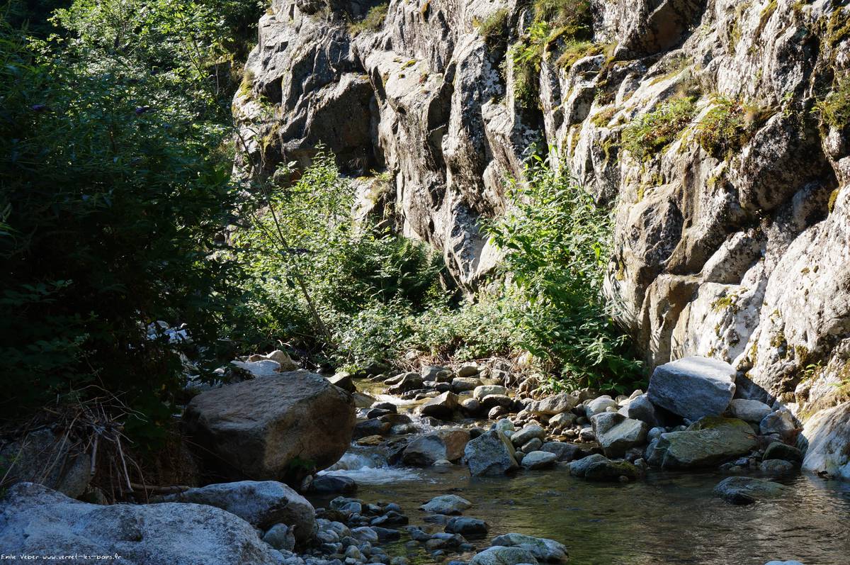 découvrez comment accéder facilement à la cascade des anglais et profitez de nos conseils pratiques pour une visite réussie et agréable.