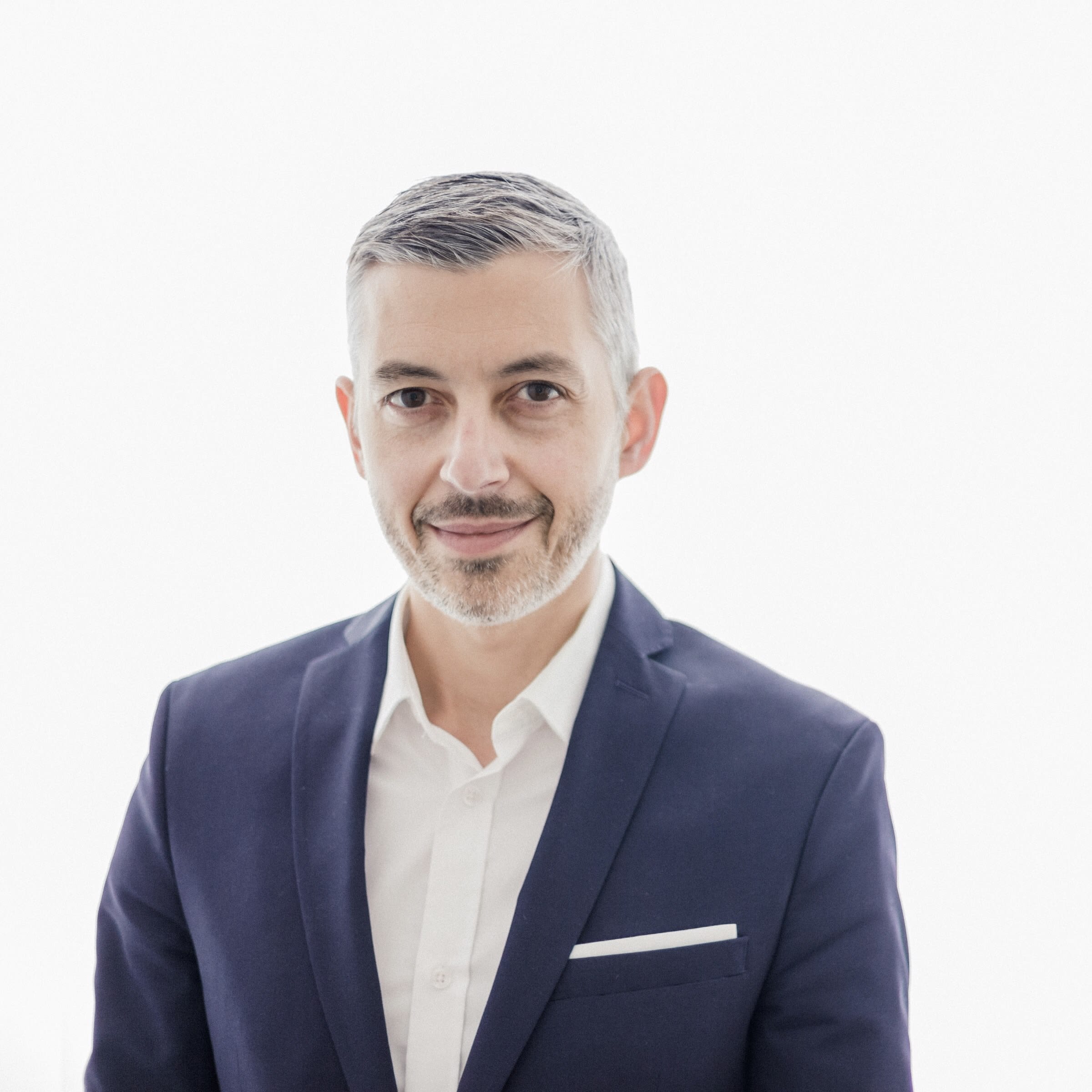 découvrez la chirurgie esthétique à bordeaux avec le dr dekhili au chu pellegrin, spécialiste reconnu pour ses interventions sûres et personnalisées.