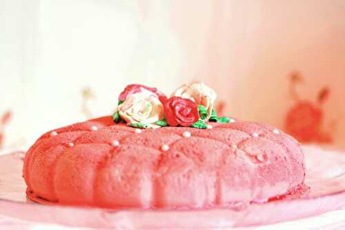 découvrez notre entremets framboise-litchi frais, une délicieuse douceur alliant la fraîcheur acidulée de la framboise à la douceur exotique du litchi, parfaite pour toutes vos occasions gourmandes.