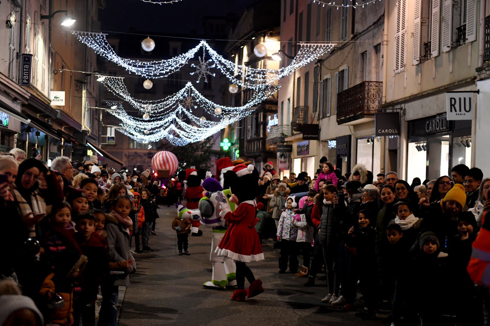 découvrez un réveillon gourmand international à bourg-en-bresse, une soirée festive mêlant saveurs du monde et ambiance conviviale pour célébrer le nouvel an.