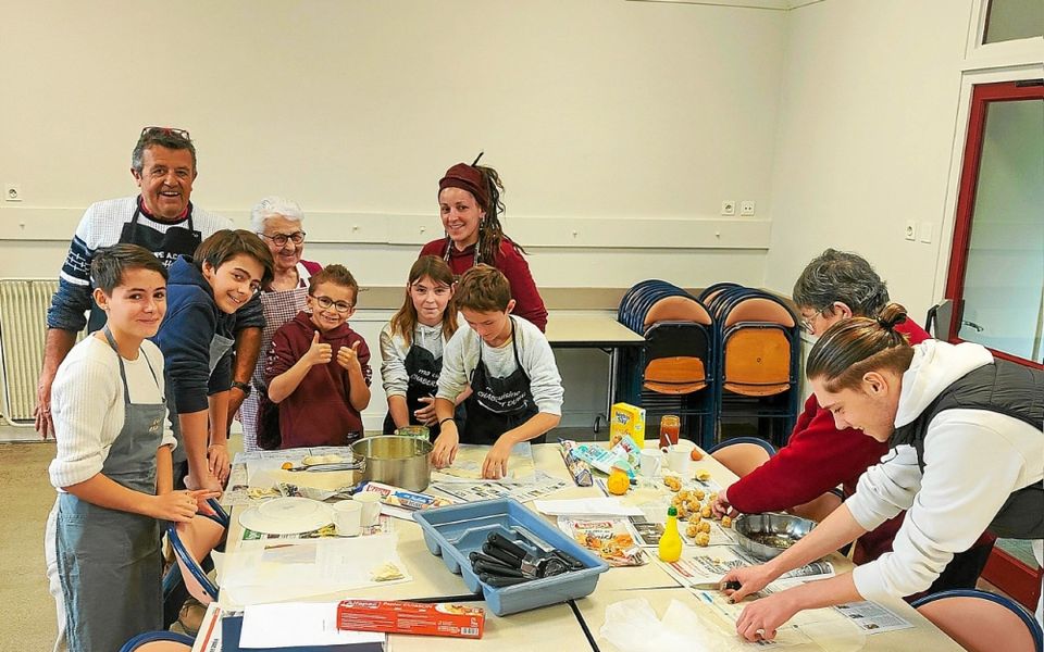 participez à notre atelier culinaire intergénérationnel pour partager recettes, savoir-faire et moments conviviaux entre jeunes et seniors.