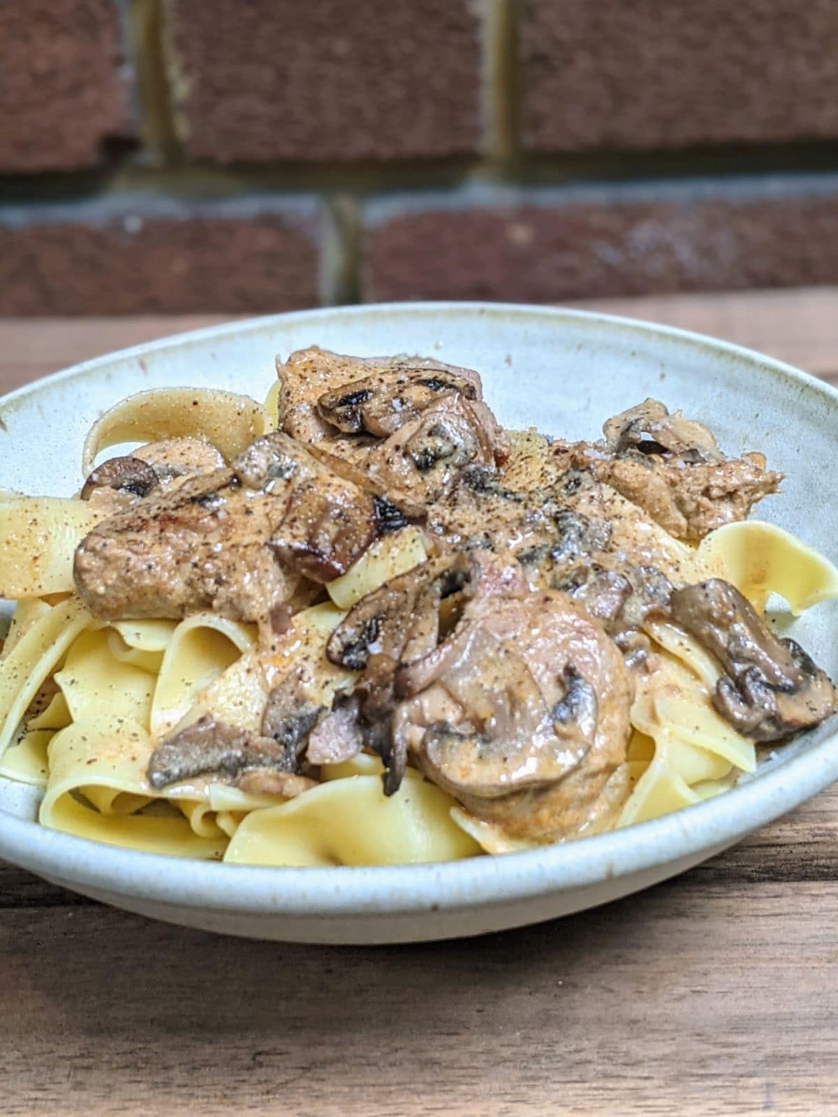 découvrez notre recette rapide et simple de bœuf stroganov, un plat savoureux et facile à préparer pour un repas délicieux en un rien de temps.