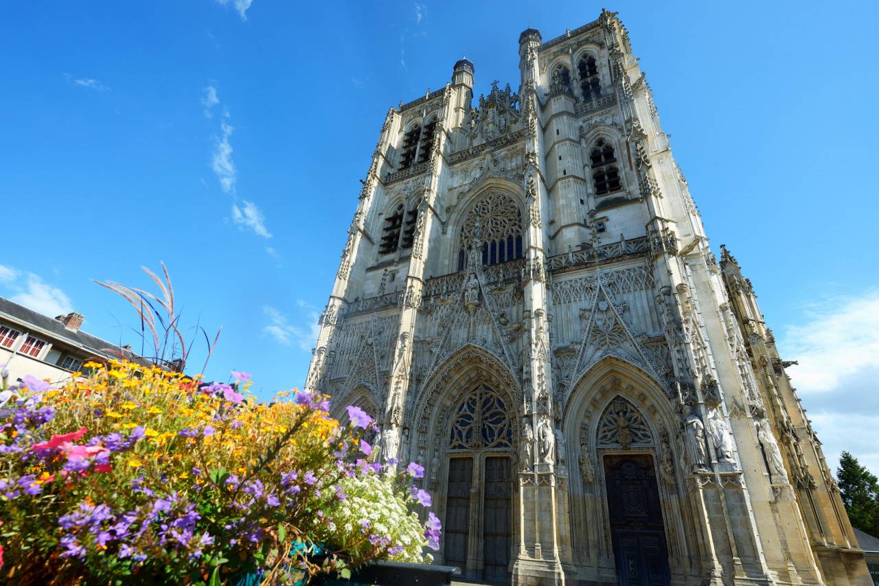 découvrez les incontournables en picardie : sites historiques, paysages naturels et spécialités locales à ne pas manquer pour un séjour mémorable.