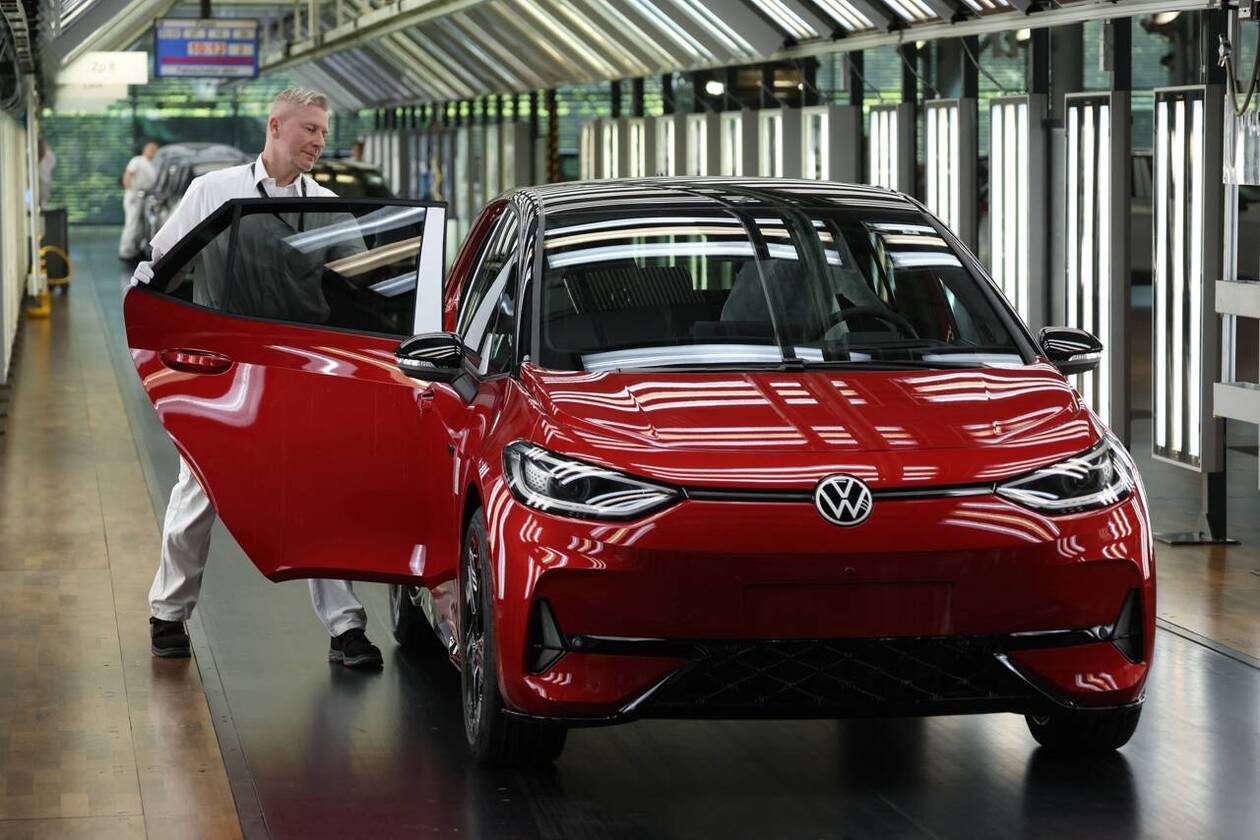 analyse des défis actuels menaçant l'industrie automobile allemande et les enjeux pour son avenir.