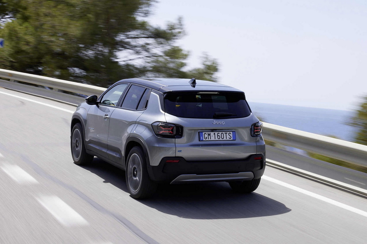 découvrez les clichés exclusifs du jeep avenger 2027, le nouveau suv compact alliant design innovant et performances avancées.