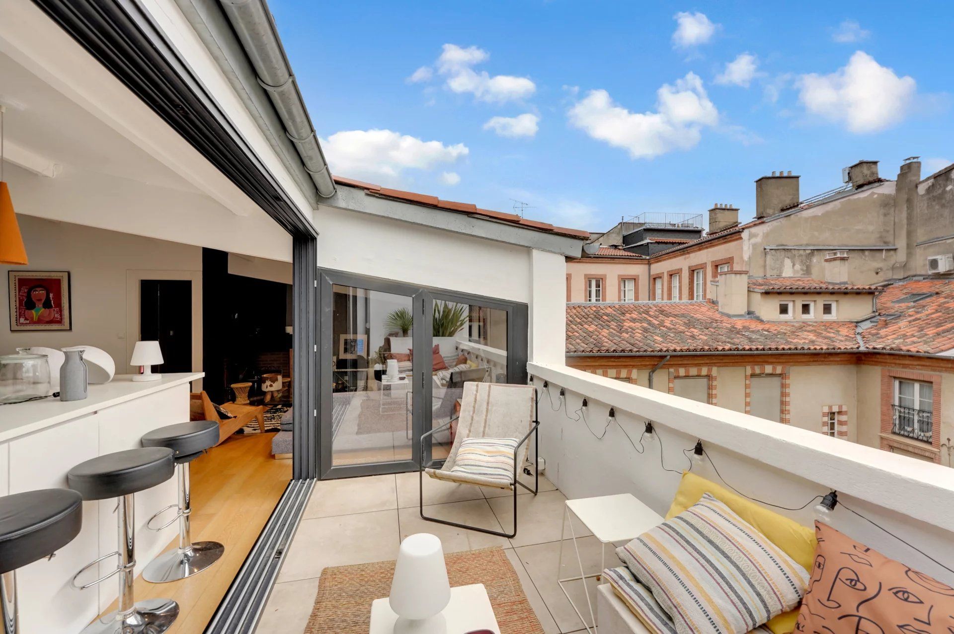 découvrez ce joyau immobilier français d'une valeur exceptionnelle de 180 millions d'euros, une propriété de prestige alliant luxe, élégance et emplacement unique.