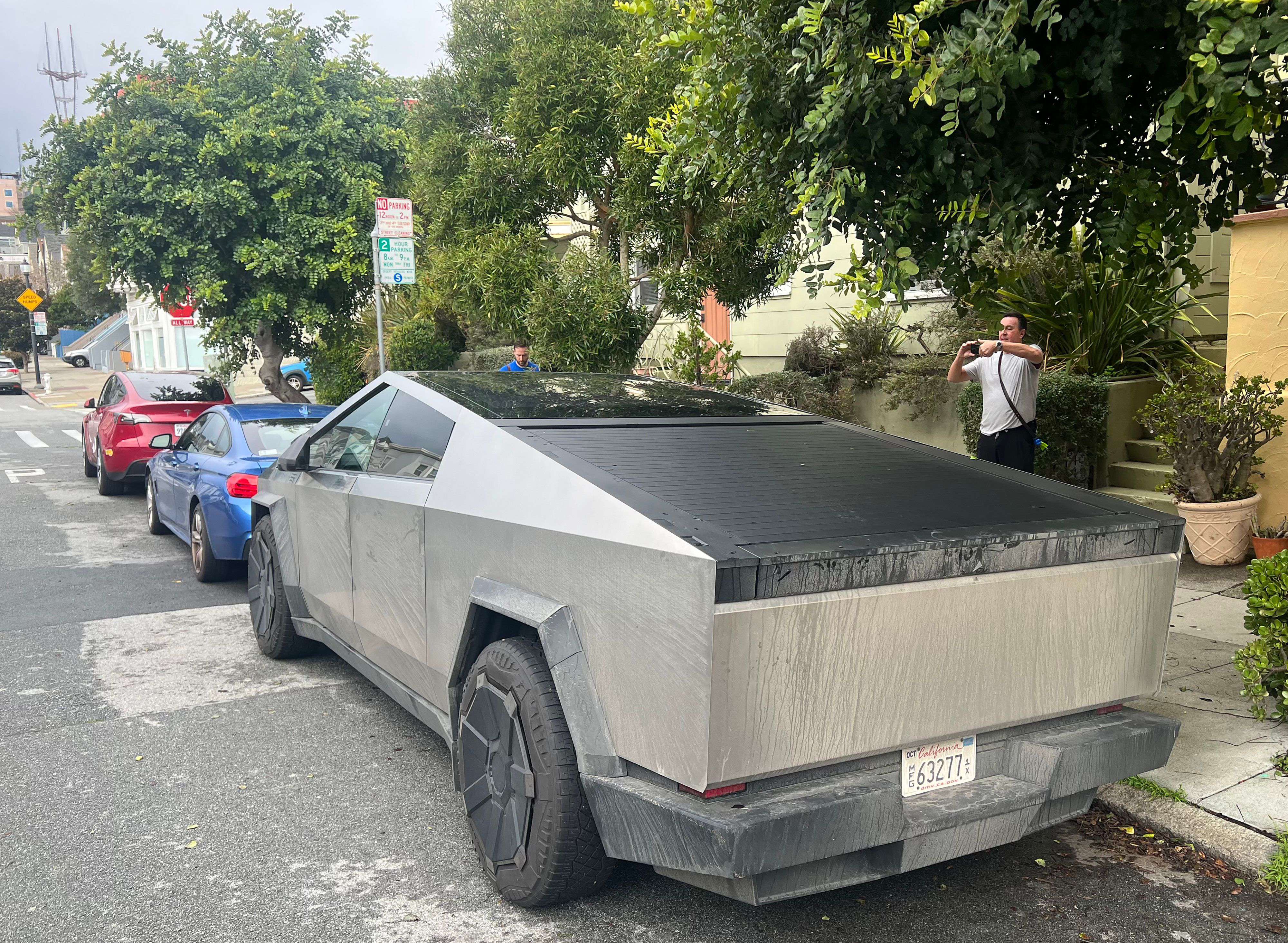 découvrez comment tesla révolutionne l'industrie automobile avec des innovations audacieuses, façonnant l'avenir de la mobilité électrique et durable.