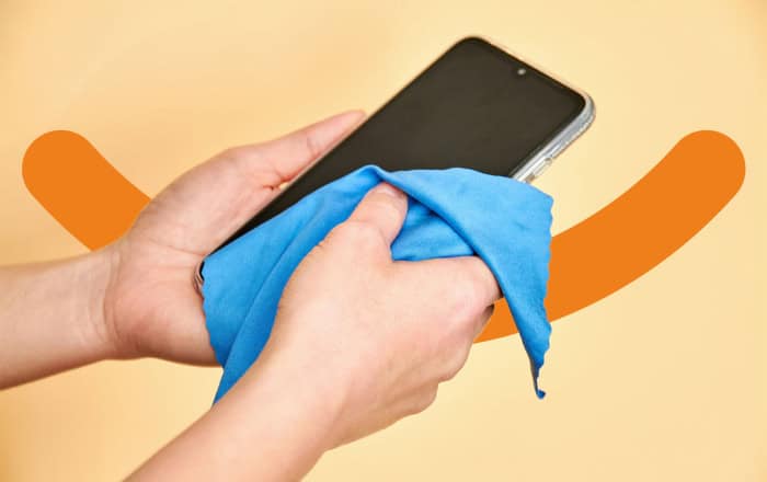 découvrez des astuces efficaces pour nettoyer votre smartphone et améliorer la vitesse de charge rapidement.