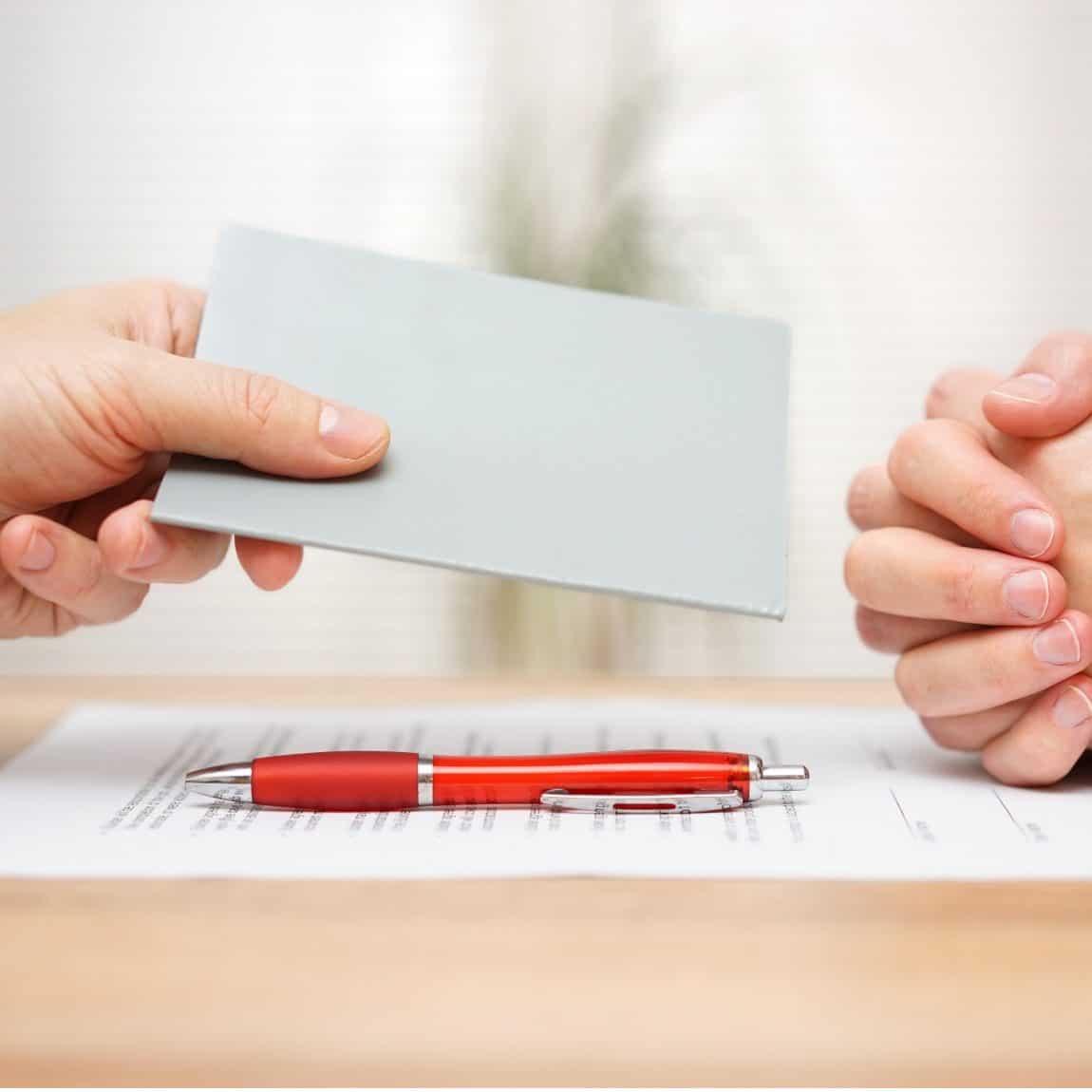 apprenez à rédiger une lettre de licenciement conforme à la réglementation en vigueur, avec des conseils pratiques et un modèle adapté aux exigences légales.