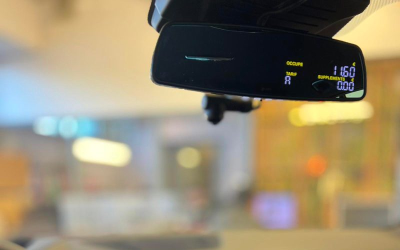 découvrez l'usage du taximètre et des conseils pratiques pour les chauffeurs afin d'optimiser leurs courses et garantir la satisfaction des clients.